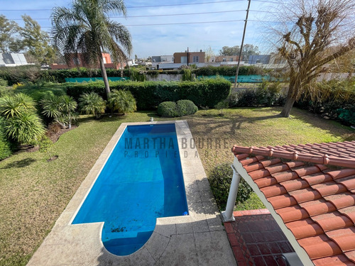 Casa En Venta En Los Jazmines, Pilar Del Este, Pilar