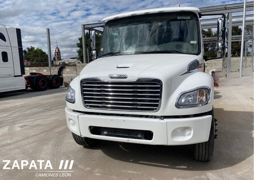 Thorton M2 106 52k Freightliner. Gs