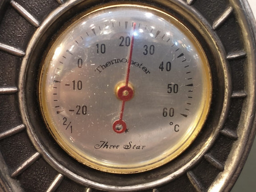 Imagen 3 de 7 de Antiguo Thermometer Jhree Star Con Forma De Auto Funcionando