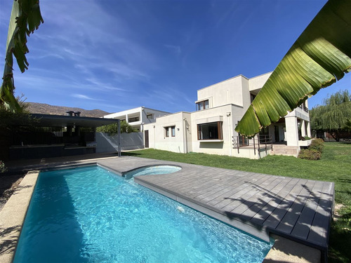 Casa En Venta De 4 Dorm. En Colina