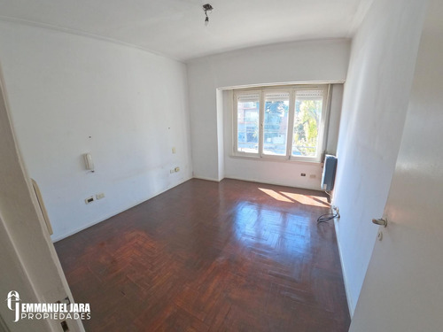 En Alquiler | Ph 4 Ambientes A La Calle