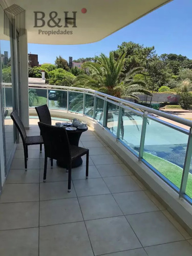 Apartamento De 1 Dormitorio En Torre Con Servicios, Cerca Del Mar - Venta, Punta Del Este