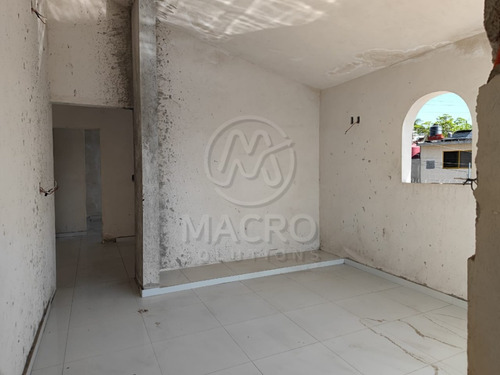 Casa En Venta En Col. Narciso Mendoza Con Amplias Recamaras Y Jardín.