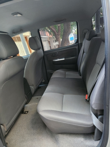 Imagen 5 de 10 de Toyota Hilux 2012 3.0 Cd Sr I 171cv 4x4