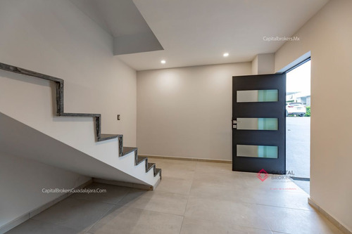 Casa Nueva De Lujo Con Sótano En Venta Villa Verona