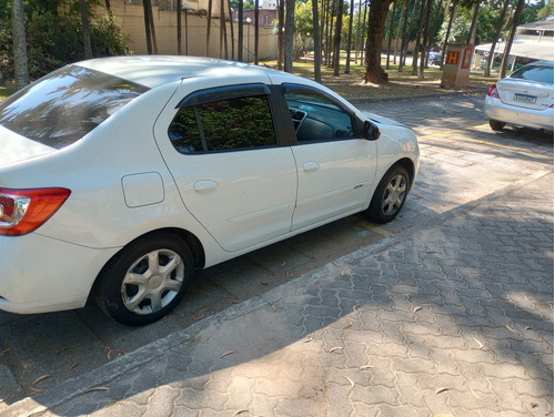 Renault Logan 1.6 Expression Hi-power Easy-r 4p
