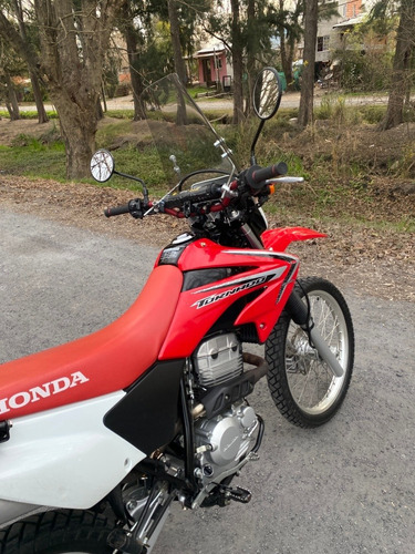 Imagen 6 de 8 de Honda Tornado 250