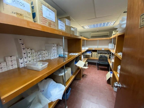 543m2 En Santa Mónica Se Vende Reconocida Clinica Especializada En Cirugía Estética, ' Equipada' , Mls#23-22290