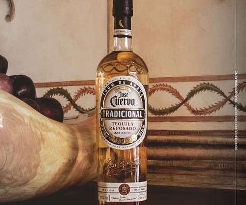Imagen 3 de 4 de Tequila Tradicional Reposado | 950 Ml