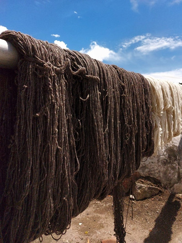 Sarape De Lana De Borrego Negra Natural Tejido A Mano