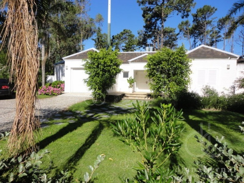 Punta Del Este, Rincon Del Indio, Brava, 3 Dormitorios Y Piscina.- Ref: 41119