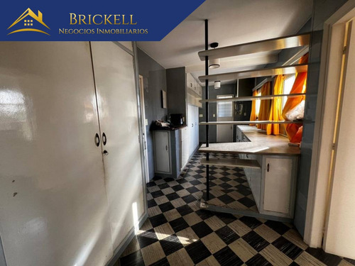 Venta Apartamento 4 Dormitorios, 2 Baños, Garage, En Centro De Montevideo.