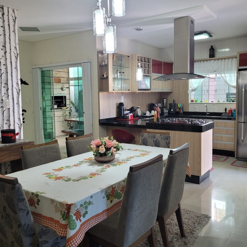 Casa Com 3 Quartos, Sendo 1 Suite E Mobiliada