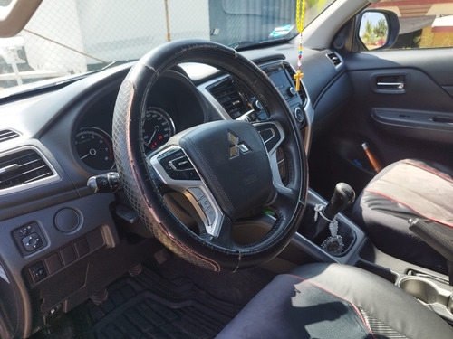 Mitsubishi L200 2.4 Cabina Doble 4x2 Mt