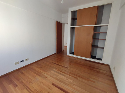 Semipiso 3 Amb. Excelente Ubicacion, Con Balcon Al Cfte.!!