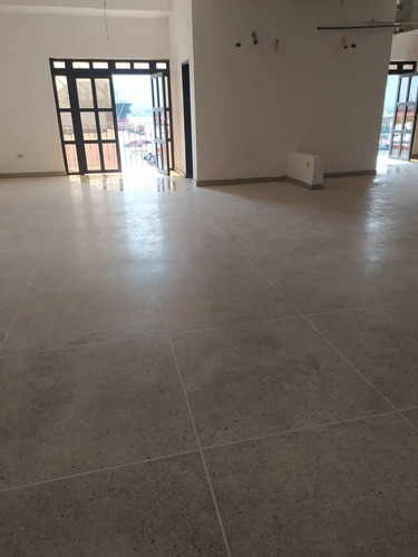 Imagen 3 de 15 de Oficina En Obra Blanca,cc Valentinas Puerto Cabello Plof Eb
