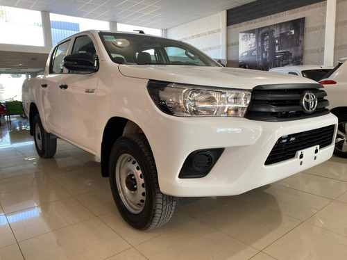 Imagen 3 de 17 de Toyota Hilux 2022 2.4 Cd Dx 150cv 4x4