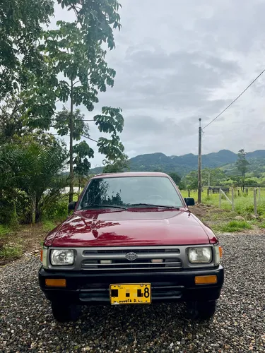 Toyota Hilux 2.4l 117 hp 4x2