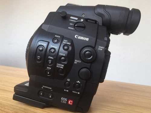 Canon Cinema Eos C300 Camcorder Sem Lente Dual Pixel Cmos Af