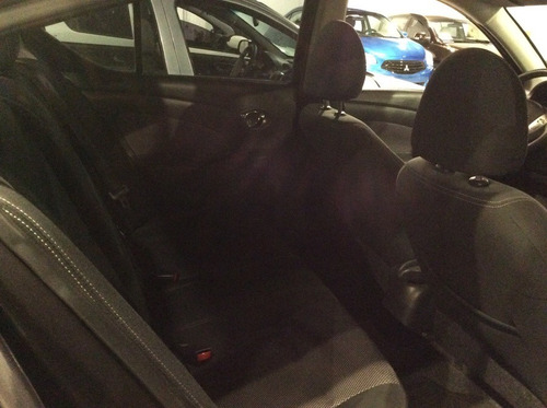 Nissan Versa 1.6 2015
