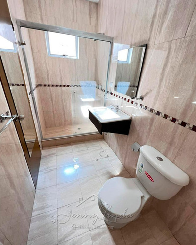 En Alquiler Townhouse De 180 M² Avenida Principal Del Castaño, Maracay Aragua