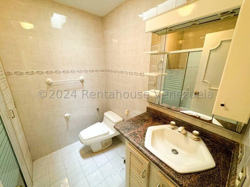 En Venta Extraordinario Townhouse Con Diseño Super Exclusivo Con Hall De Acceso, Cocina Remodelada Pantry, Terrazas Y Jacuzzi, Cuenta Con Arboles Frutales Vi Mls #25-1037