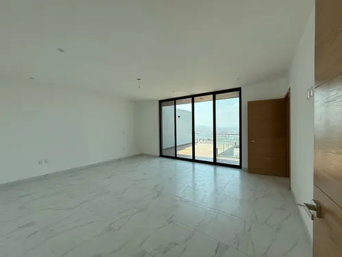 Residencia En Venta En Milenio Iii, Cotto Milenio, 4 Recámaras, Estudio, 5.5 Bañ