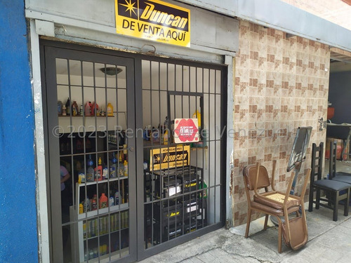 Santa Mónica !! Casa Comercial A Pie De Calle, 300 M2 Terreno, 600 M2 Construcción, 3 Baños, 6 Pe, 3 Locales Comerciales, Área Residencial 4 Hab, 3 Baños, Sala, Cocina Y Comedor. Excelente Ubicación!!