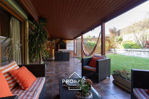 Hermosa Casa En Venta En Barrio La Hacienda
