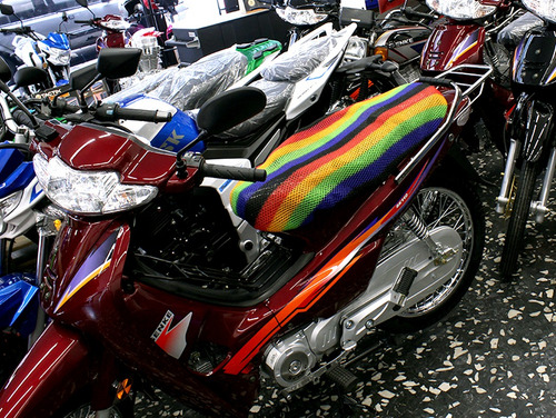 Imagen 2 de 7 de Cubre Asiento Universal Moto 92x50cm Multicolor Tejido Red
