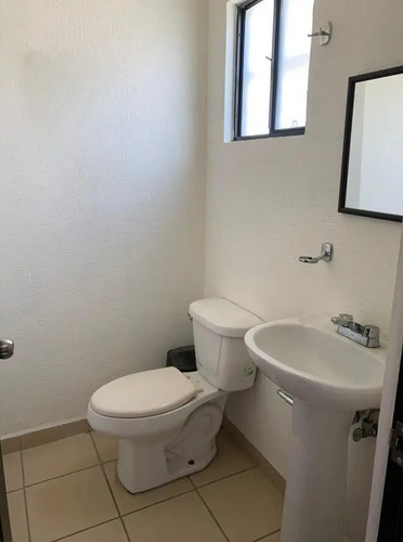 Casa Con Excelente Ubicación Y Mantenimiento Arf