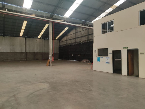 Imagen 4 de 5 de Alquiler Galpón 3000m2 En Ituzaingó
