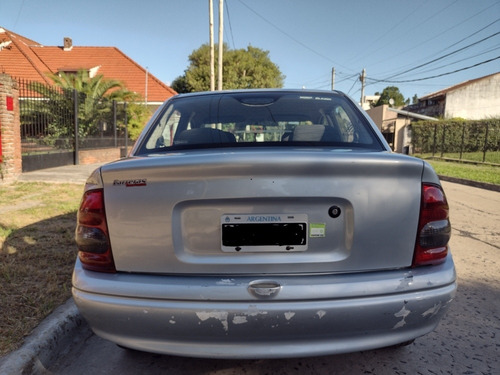 Imagen 4 de 8 de Chevrolet Corsa 2006 1.6 Super Pack