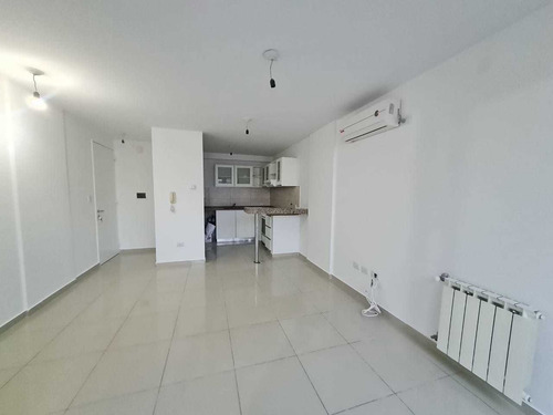 Imagen 4 de 14 de Dueño Vende! Dpto Categoría C/balcón, Aire/calefacción