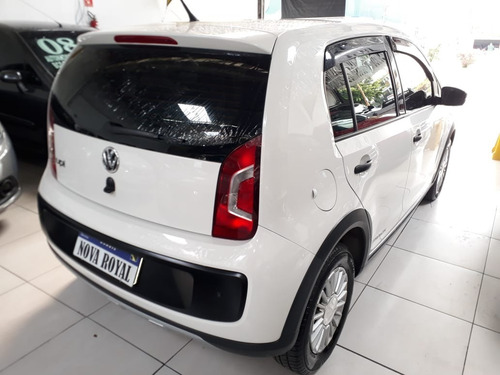 Imagem 4 de 9 de Volkswagen Up!