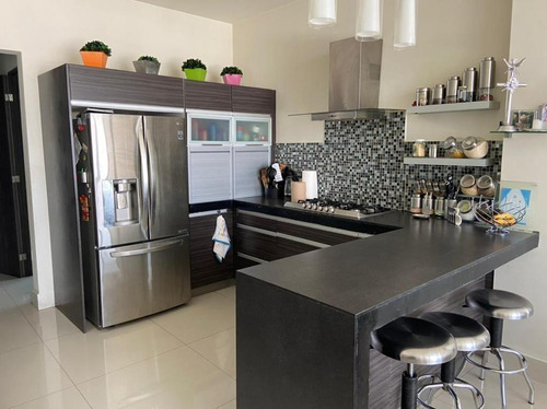 Casa Con Amplia Terraza Residencial Dinastia/san Jerónimo Con En Venta