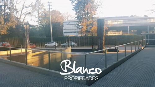 Oficina En Edificio De Categoría En Pilar - Paralelo 50