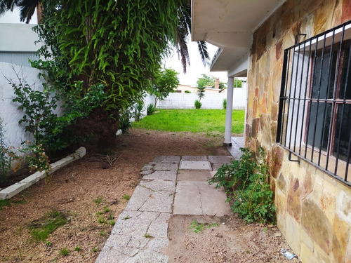 Chalet Ubicado En Pan De Azúcar, Zona Céntrica