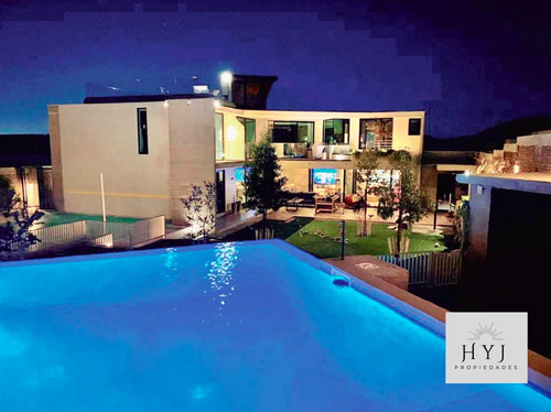 Moderna Arquitectura!! En Condominio Los Rios