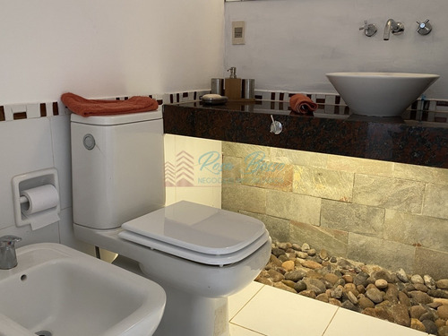 La Barra, 3 Suites Y Servicio, Gateando Al Mar. Pileta. 200 Construidos Y 150 M2 En Decks. Aa. Vista A Olas. Ruta Al Mar!- Ref: 6236