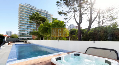 Apartamento En Venta En Torre Esmeralda De 3 Dormitorios , En Punta Del Este