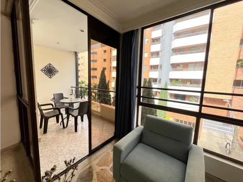 Apartamento En Venta En Laureles, Medellín Con Parqueadero Cubierto