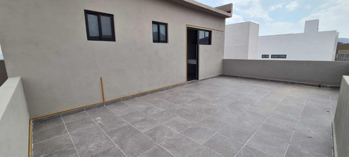 Espectacular Residencia $3,3,00,000 Ubicado En Pachuca