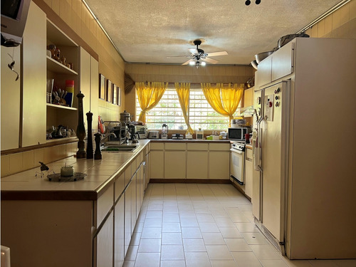 Casa En Alquiler O Venta En Los Palos Grandes En Esquina Con Anexo