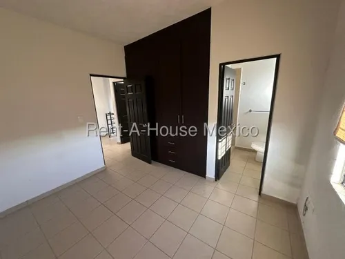 Rincones Del Marques, Renta - Casa Con 3 Recámaras 1 En Planta Baja, Sala De Tv | Air