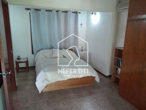Venta Casa 2 Dormitorios Con Apto Al Fondo En Playa Grande