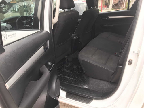Imagen 5 de 8 de Toyota Hilux 2016 2.4 Cd Sr 150cv 4x2