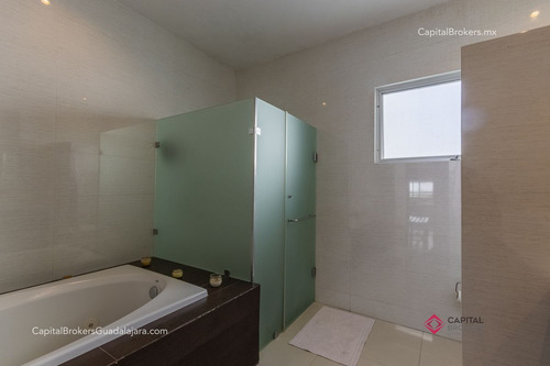 Residencia De Lujo En Los Olivos En Venta