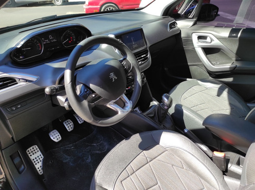 Peugeot 208 Feline Pack Cuir