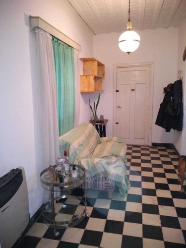 Casa Céntrica Con Local Comercial. San Miguel Del Monte